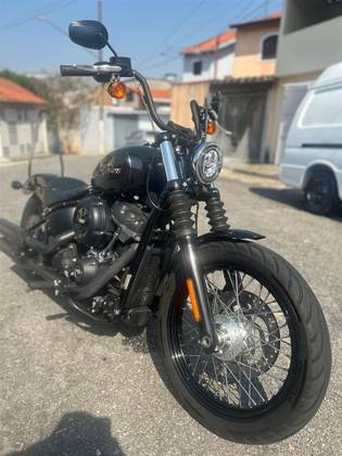 HARLEY-DAVIDSON SOFTAIL STREET BOB 